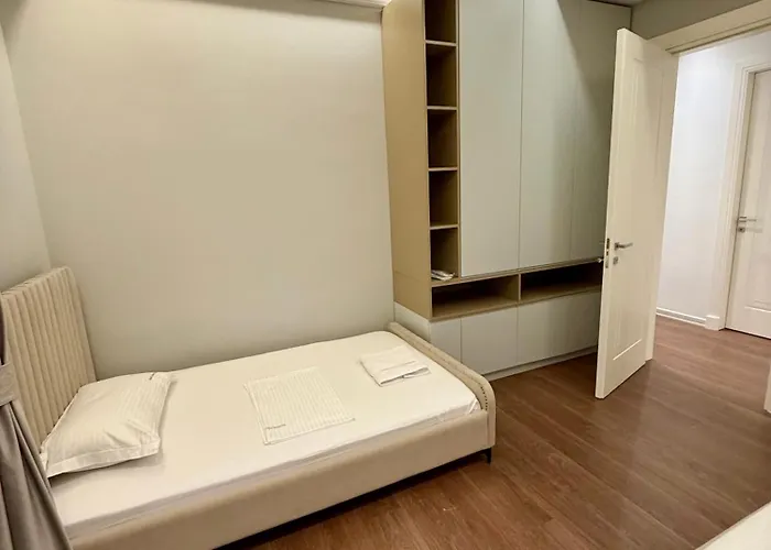Queen's Luxury Delijorgji * Tirana