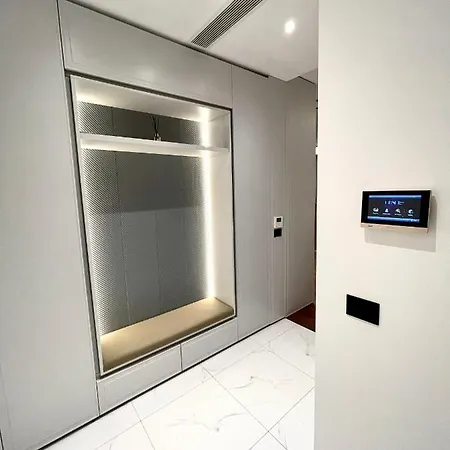 Queen's Luxury Delijorgji Apartamento *