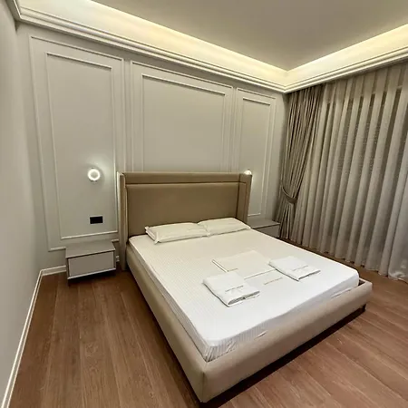Queen's Luxury Delijorgji شقة *