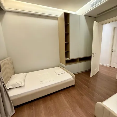 Queen's Luxury Delijorgji * Tirana