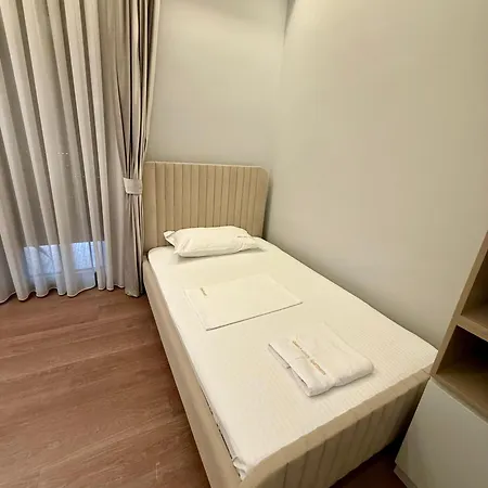Queen's Luxury Delijorgji تيرانا