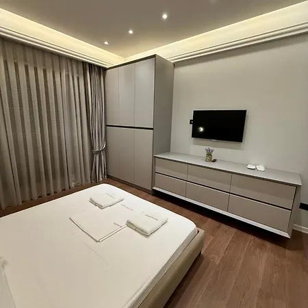 Queen's Luxury Delijorgji شقة