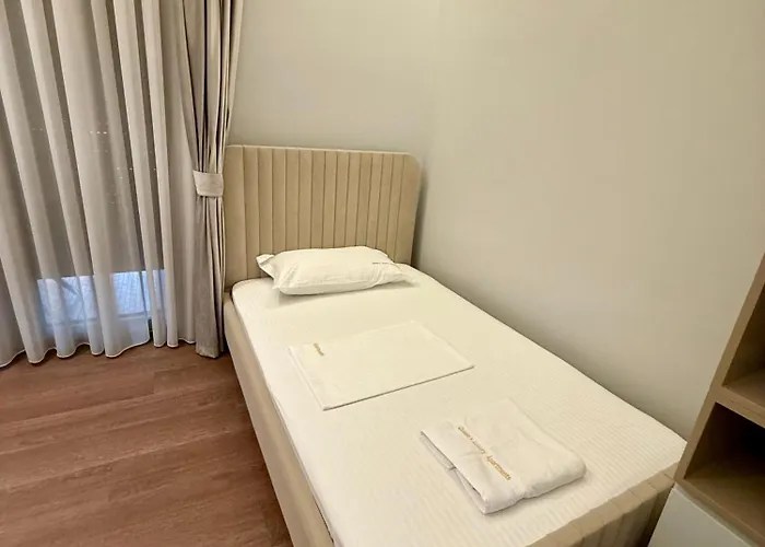 Queen's Luxury Delijorgji 地拉那