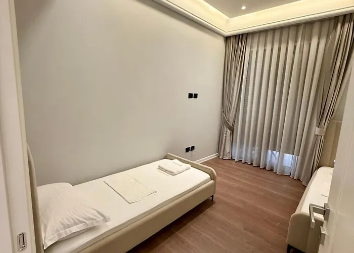 Queen's Luxury Delijorgji * 地拉那